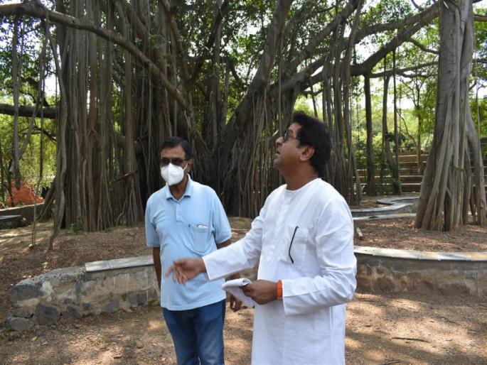 There will be a discussion! ... when MNS chief Raj Thackeray suddenly visit to Bhandarkar institute.. | चर्चा तर होणार!...जेव्हा मनसेप्रमुख राज ठाकरे 'अचानक' भांडारकर संस्थेत धडकतात  There will be a discussion! ... when MNS chief Raj Thackeray suddenly visit to Bhandarkar institute.. | चर्चा तर होणार!...जेव्हा मनसेप्रमुख राज ठाकरे 'अचानक' भांडारकर संस्थेत धडकतात