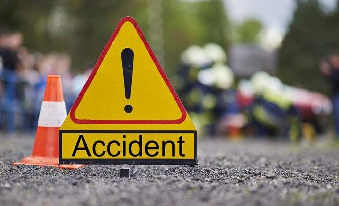 young man killed and two injured as bike fell asleep on Usarra bridge on Tumsar-Ramtek road | उसर्रा पुलाने घेतला आणखी एक बळी; नागपूर जिल्ह्यातील तरुण अपघातात ठार, दोन जखमी young man killed and two injured as bike fell asleep on Usarra bridge on Tumsar-Ramtek road | उसर्रा पुलाने घेतला आणखी एक बळी; नागपूर जिल्ह्यातील तरुण अपघातात ठार, दोन जखमी