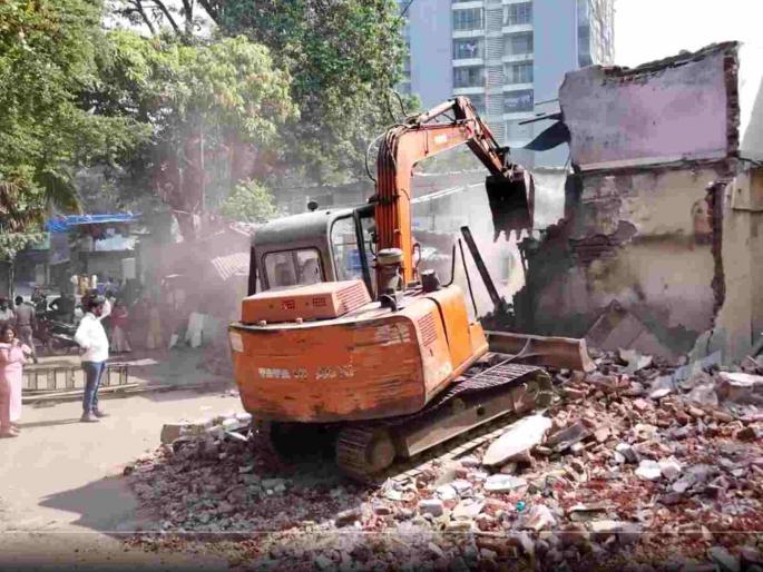 3 meter narrow road became 18 meters wide 75 unauthorized structures demolished in Bhandup | ३ मीटर अरुंद रस्ता झाला १८ मीटर रुंद, २ किमीचा वळसा वाचला; भांडुपमध्ये ७५ अनधिकृत बांधकामं पाडली