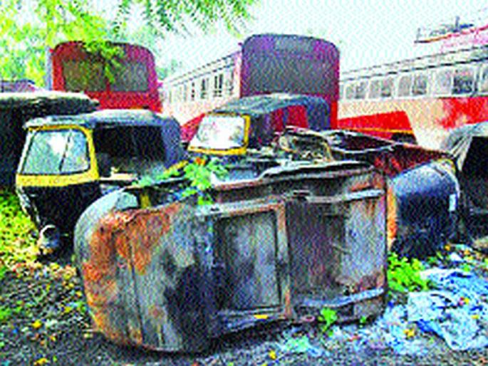 MMRDA to launch scrap center soon; Vehicles leaving wreckage will be removed | एमएमआरडीए लवकरच उभारणार स्क्रॅप सेंटर; भंगारात निघालेल्या गाड्या काढणार मोडीत MMRDA to launch scrap center soon; Vehicles leaving wreckage will be removed | एमएमआरडीए लवकरच उभारणार स्क्रॅप सेंटर; भंगारात निघालेल्या गाड्या काढणार मोडीत