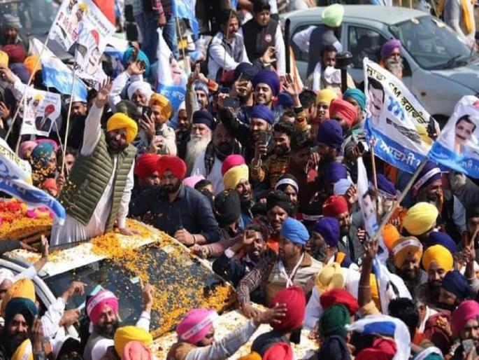 Bhangwat Mann Suffered Head Injury, During Roadshow In Amritsar Attari | Bhagwant Mann : भगवंत मान यांच्यावर रोड शोदरम्यान दगडफेक; डोक्याला दुखापत Bhangwat Mann Suffered Head Injury, During Roadshow In Amritsar Attari | Bhagwant Mann : भगवंत मान यांच्यावर रोड शोदरम्यान दगडफेक; डोक्याला दुखापत