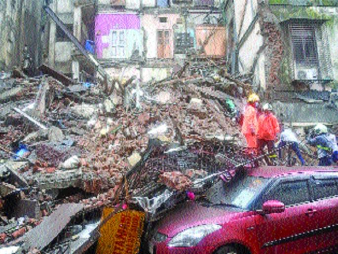 On the issue of safety of dangerous buildings in Mumbai, three hundred people have been killed in seven years | मुंबईतील धोकादायक इमारतींच्या सुरक्षेचा प्रश्न ऐरणीवर, सात वर्षांत तीनशे लोकांचा बळी On the issue of safety of dangerous buildings in Mumbai, three hundred people have been killed in seven years | मुंबईतील धोकादायक इमारतींच्या सुरक्षेचा प्रश्न ऐरणीवर, सात वर्षांत तीनशे लोकांचा बळी