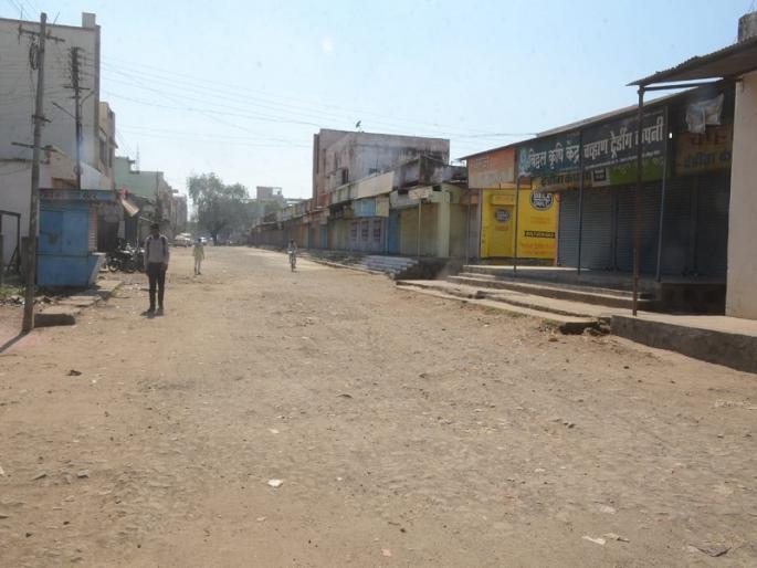 Bharat Bandh : Districtwide shutter down for Parbhani farmers; Bharat Bandla spontaneous response | Bharat Bandh : परभणी जिल्ह्यात शेतकऱ्यांसाठी शटर डाऊन; भारत बंदला उत्स्फूर्त प्रतिसाद Bharat Bandh : Districtwide shutter down for Parbhani farmers; Bharat Bandla spontaneous response | Bharat Bandh : परभणी जिल्ह्यात शेतकऱ्यांसाठी शटर डाऊन; भारत बंदला उत्स्फूर्त प्रतिसाद