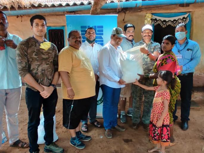 Hill riders base, distribution of essentials to the citizens in remote areas | दुर्गम भागातील नागरिकांना हिल रायडर्सचा आधार, जीवनावश्यक वस्तूंचे वाटप Hill riders base, distribution of essentials to the citizens in remote areas | दुर्गम भागातील नागरिकांना हिल रायडर्सचा आधार, जीवनावश्यक वस्तूंचे वाटप