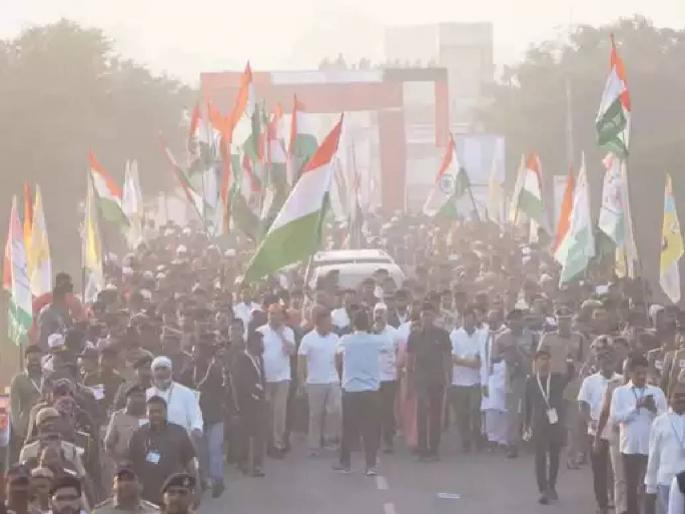 Bharat Jodo Abhiyan Padayatra has left for Akola | भारत जोडो अभियान पदयात्रा अकोलाकडे रवाना Bharat Jodo Abhiyan Padayatra has left for Akola | भारत जोडो अभियान पदयात्रा अकोलाकडे रवाना