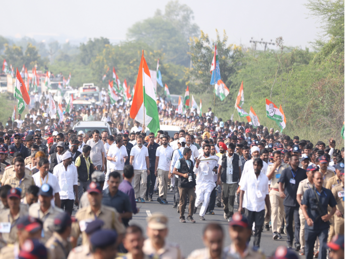 Inspired by the thoughts of great men, we are going to unite the country - Rahul Gandhi | महापुरुषांच्या विचारांनी प्रेरित होऊनच देश जोडण्यास निघालोय - राहुल गांधी Inspired by the thoughts of great men, we are going to unite the country - Rahul Gandhi | महापुरुषांच्या विचारांनी प्रेरित होऊनच देश जोडण्यास निघालोय - राहुल गांधी