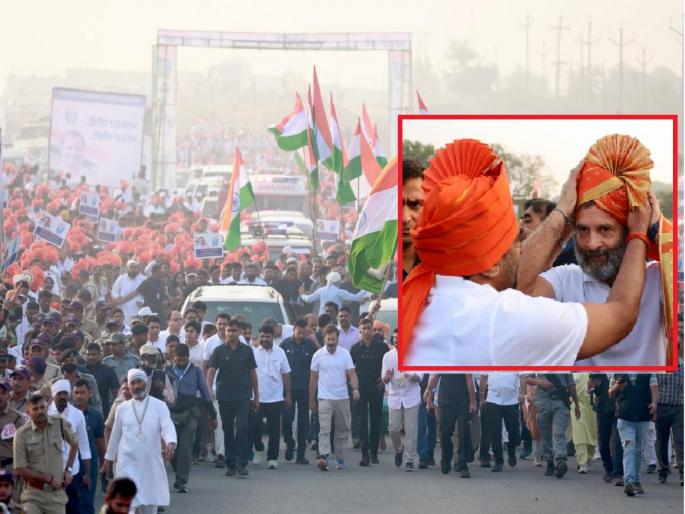 More than 10,000 Fettedharis joined the Bharat Jodo Yatra | कोल्हापूरकरांचा नादच खुळा; भारत जोडो यात्रेत १० हजारांवर फेटेधारी सामील More than 10,000 Fettedharis joined the Bharat Jodo Yatra | कोल्हापूरकरांचा नादच खुळा; भारत जोडो यात्रेत १० हजारांवर फेटेधारी सामील