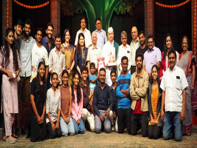 Boiled pure vegetarian drama Bharata trophy for the Kaladarshan and Natya Shringar Pune Institute won | ‘बॉइल्ड शुद्ध शाकाहारी’ एकांकिकेला भरत करंडक! कलादर्शन व नाट्यशृंगार, पुणे संस्थेने बाजी मारली Boiled pure vegetarian drama Bharata trophy for the Kaladarshan and Natya Shringar Pune Institute won | ‘बॉइल्ड शुद्ध शाकाहारी’ एकांकिकेला भरत करंडक! कलादर्शन व नाट्यशृंगार, पुणे संस्थेने बाजी मारली