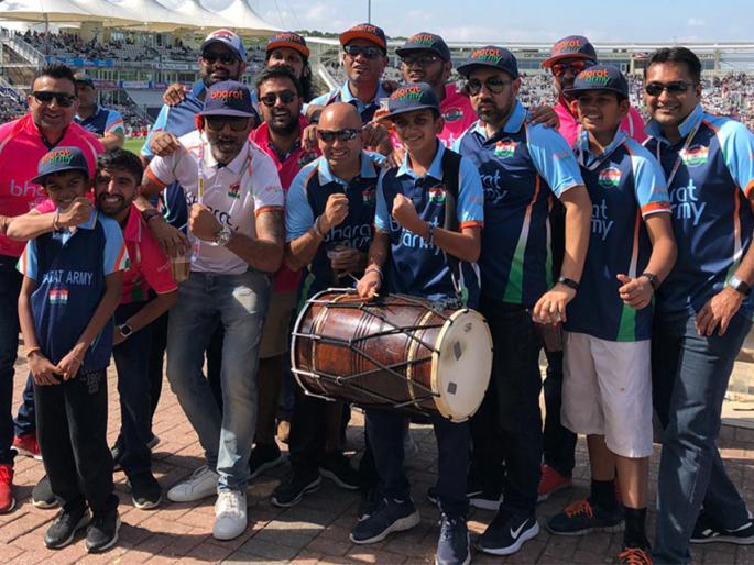 Bharat army- story of crazy India fans. | मैदानाबाहेर जमलेल्या पागल ‘खेळाडूं’च्या सैन्याच्या वेडय़ा कहाण्या