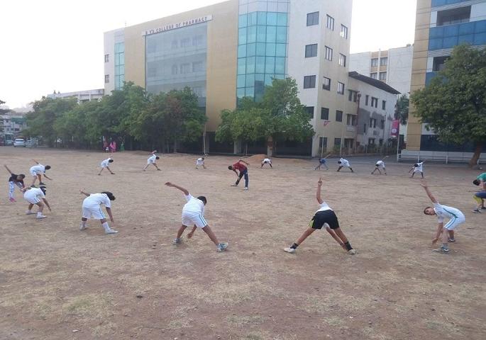 Municipal protection to private schools in the city | शहरात खासगी शाळांना महापालिकेचे अभय Municipal protection to private schools in the city | शहरात खासगी शाळांना महापालिकेचे अभय