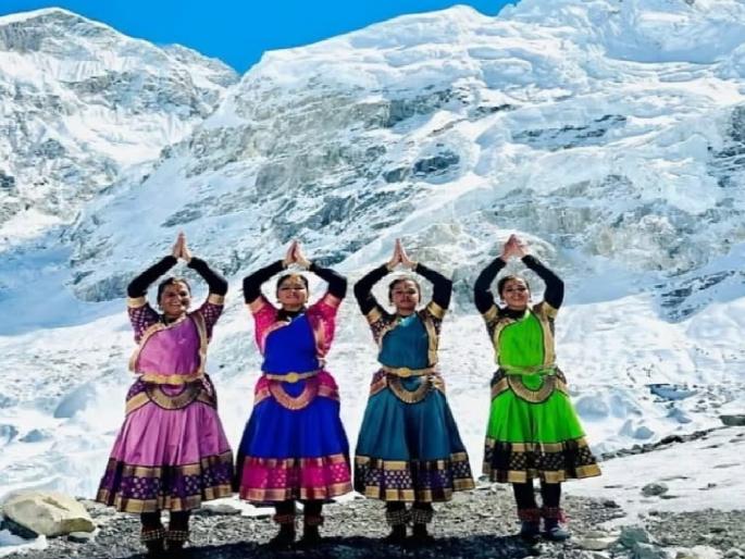 In freezing cold and snowfall, dancers from Kolhapur performed Bharatanatyam at Everest Base Camp | गोठवणारी थंडी, सलग पाच दिवस बर्फवृष्टी; कोल्हापुरातील नृत्यांगनांनी एव्हरेस्ट बेस कॅम्पवर केले ‘भरतनाट्यम्’