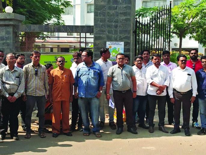 Bharip aggressor due to education system policy | शिक्षण व्यवस्थेच्या धोरणामुळे भारिप आक्रमक Bharip aggressor due to education system policy | शिक्षण व्यवस्थेच्या धोरणामुळे भारिप आक्रमक