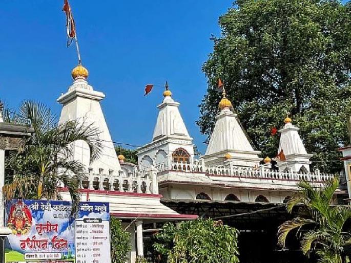 A young man who climbed to the top of the Shri Devi Kalkai temple in Bharne, Ratnagiri district for cleanliness lost his balance and fell down and died on the spot | मंदिराच्या कळसावर स्वच्छतेसाठी चढला, तोल गेल्याने खाली पडून तरुणाचा जागीच मृत्यू झाला; खेडमधील दुर्दैवी घटना A young man who climbed to the top of the Shri Devi Kalkai temple in Bharne, Ratnagiri district for cleanliness lost his balance and fell down and died on the spot | मंदिराच्या कळसावर स्वच्छतेसाठी चढला, तोल गेल्याने खाली पडून तरुणाचा जागीच मृत्यू झाला; खेडमधील दुर्दैवी घटना