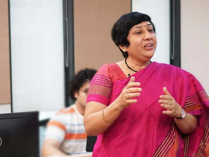 Women should be given 30 percent reservation for Government and Semi government jobs | 'महिलांना शासकीय व निमशासकीय संस्थांमधील नोकऱ्यांमध्ये ३० टक्के आरक्षण द्या' Women should be given 30 percent reservation for Government and Semi government jobs | 'महिलांना शासकीय व निमशासकीय संस्थांमधील नोकऱ्यांमध्ये ३० टक्के आरक्षण द्या'