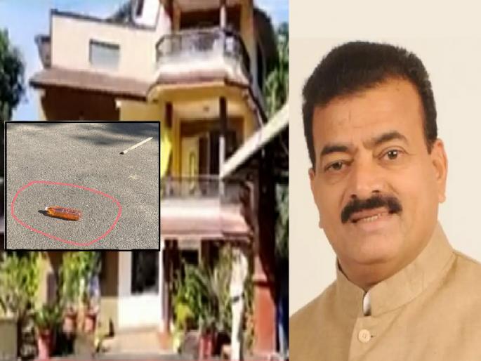 Shiv Sena leader Bhaskar Jadhav house attacked | कोकणातील राजकीय वातावरण तापलं, शिवसेना नेते भास्कर जाधवांच्या घरावर हल्ला; शिवसैनिक आक्रमक Shiv Sena leader Bhaskar Jadhav house attacked | कोकणातील राजकीय वातावरण तापलं, शिवसेना नेते भास्कर जाधवांच्या घरावर हल्ला; शिवसैनिक आक्रमक