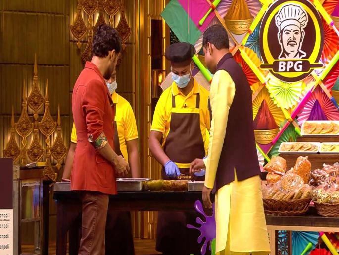 Once working as a waiter, today owns a multi-million company; Know About Bhaskar;s Puranpoli Ghar | एकेकाळी वेटरचा जॉब करत होता, आज कोट्यवधीच्या कंपनीचा मालक; शार्कही झाले हैराण Once working as a waiter, today owns a multi-million company; Know About Bhaskar;s Puranpoli Ghar | एकेकाळी वेटरचा जॉब करत होता, आज कोट्यवधीच्या कंपनीचा मालक; शार्कही झाले हैराण