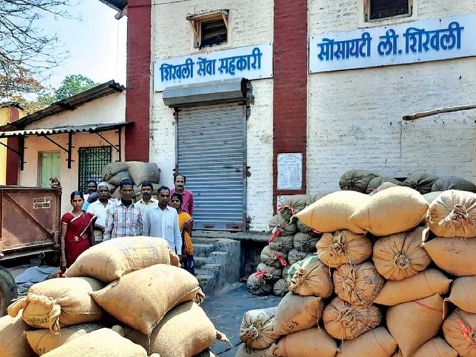 Staff at Paddy Shopping Center 'Late Latif' | भात खरेदी केंद्रावरील कर्मचारी ‘लेट लतिफ’ Staff at Paddy Shopping Center 'Late Latif' | भात खरेदी केंद्रावरील कर्मचारी ‘लेट लतिफ’