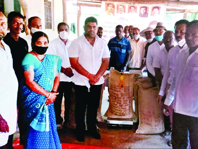 Inauguration of the first paddy shopping center at Sindhudurg at Nivje | निवजे येथे सिंधुदुर्गातील पहिल्या भात खरेदी केंद्राचा शुभारंभ Inauguration of the first paddy shopping center at Sindhudurg at Nivje | निवजे येथे सिंधुदुर्गातील पहिल्या भात खरेदी केंद्राचा शुभारंभ
