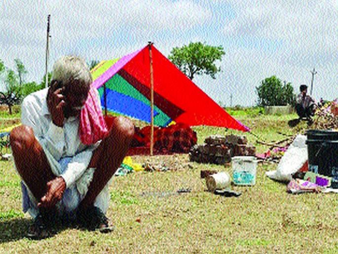 How to live with stray? Stomach filling; It is difficult to get out of rumors | भटक्यांनी जगायचे कसे? पोट भरणे दूरच; अफवांमुळे बाहेर पडणेही मुश्कील How to live with stray? Stomach filling; It is difficult to get out of rumors | भटक्यांनी जगायचे कसे? पोट भरणे दूरच; अफवांमुळे बाहेर पडणेही मुश्कील