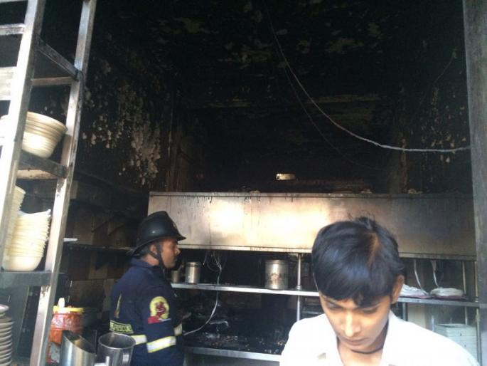 Fire burns objects in the fireplace | भटारखान्यातील आगीत वस्तू जळून खाक; बिबवेवाडी-कोंढवा रस्त्यावरील प्रकार