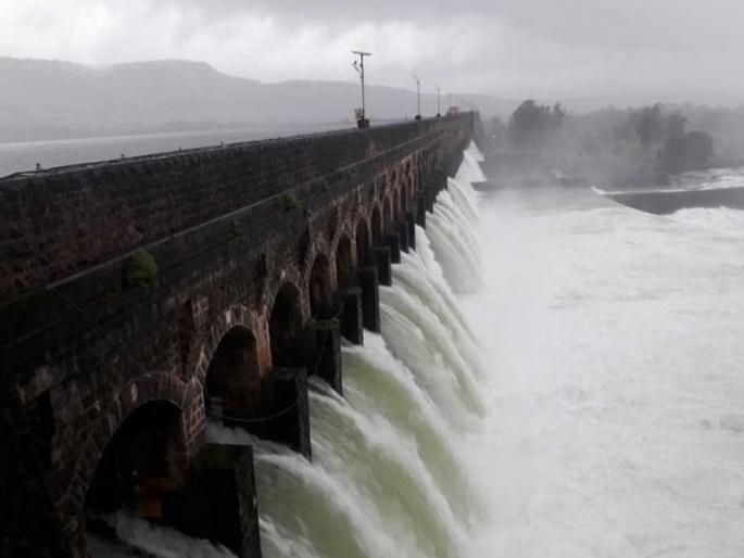 Bhatghar overflow, discharge started from 13 gate of dam | भाटघर ओव्हरफ्लो, धरणाच्या १३ दरवाज्यातून विसर्ग सुरू Bhatghar overflow, discharge started from 13 gate of dam | भाटघर ओव्हरफ्लो, धरणाच्या १३ दरवाज्यातून विसर्ग सुरू
