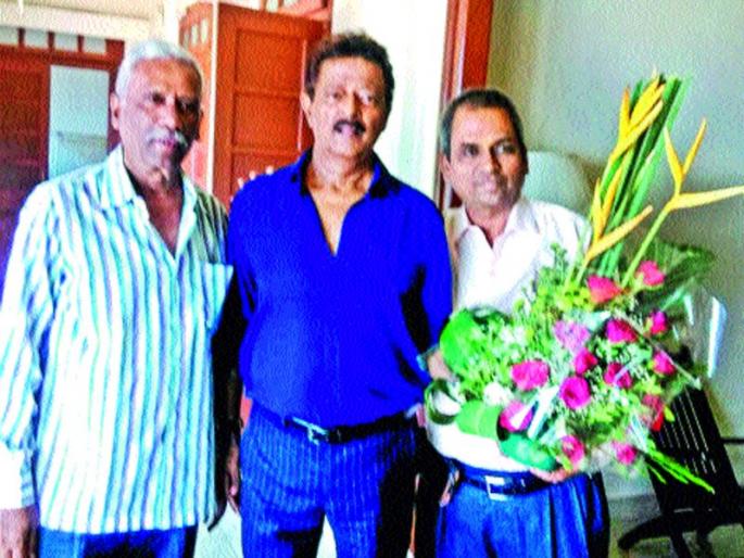 Bhatkar's memories have melancholy | भाटकरांच्या आठवणींनी हळवा झाला स्वर अन् उलगडला मैत्रीचा पदर Bhatkar's memories have melancholy | भाटकरांच्या आठवणींनी हळवा झाला स्वर अन् उलगडला मैत्रीचा पदर