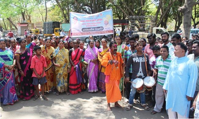 Demonstrations for pending waivers | भटक्या-विमुक्तांची प्रलंबित मागण्यांसाठी निदर्शने Demonstrations for pending waivers | भटक्या-विमुक्तांची प्रलंबित मागण्यांसाठी निदर्शने