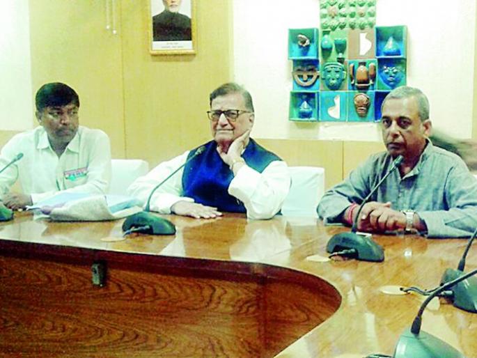 Reduce the shocks of the Duranto, then run the bullet train | आधी दुरांतोतील झटके कमी करा, मगच बुलेट ट्रेन चालवा Reduce the shocks of the Duranto, then run the bullet train | आधी दुरांतोतील झटके कमी करा, मगच बुलेट ट्रेन चालवा