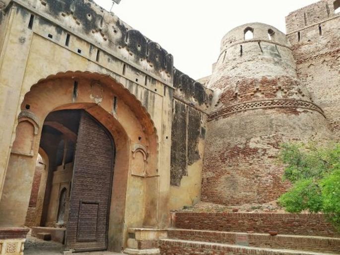 Bhatner Fort Hanumangarh History | राजस्थानच्या 'या' किल्ल्यावर झाली सर्वात जास्त आक्रमणे, १७०० वर्ष जुना आहे हा किल्ला! Bhatner Fort Hanumangarh History | राजस्थानच्या 'या' किल्ल्यावर झाली सर्वात जास्त आक्रमणे, १७०० वर्ष जुना आहे हा किल्ला!