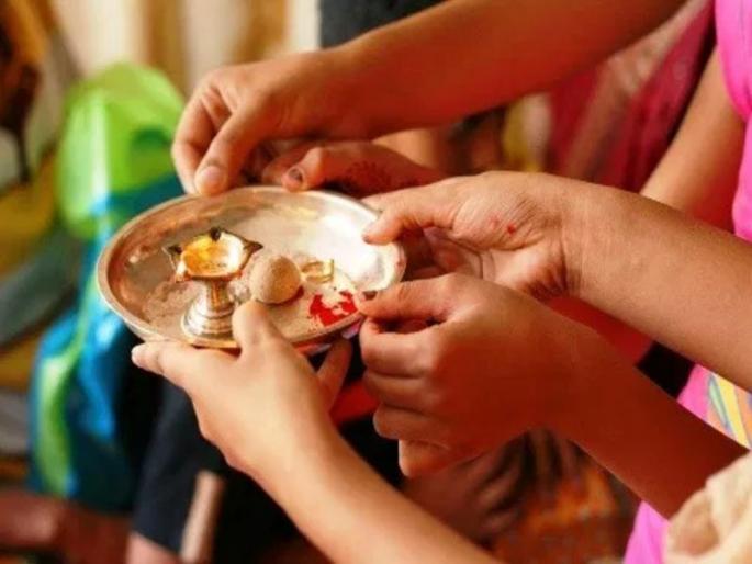 Cement forest is being created rift in relationship | जमिनीच्या भावामुळे बहिणीचा भाऊ दुरावला, सिमेंटच्या जंगलामुळे नात्यामध्ये निर्माण होतोय दुरावा Cement forest is being created rift in relationship | जमिनीच्या भावामुळे बहिणीचा भाऊ दुरावला, सिमेंटच्या जंगलामुळे नात्यामध्ये निर्माण होतोय दुरावा