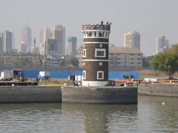 The entrance of the brother's shock finally opened; Admission will be given to vehicles from 11 am to 7 am | भाऊच्या धक्क्याचे प्रवेशद्वार अखेर उघडले; सकाळी ११ ते ७ पर्यंत वाहनांना देणार प्रवेश The entrance of the brother's shock finally opened; Admission will be given to vehicles from 11 am to 7 am | भाऊच्या धक्क्याचे प्रवेशद्वार अखेर उघडले; सकाळी ११ ते ७ पर्यंत वाहनांना देणार प्रवेश