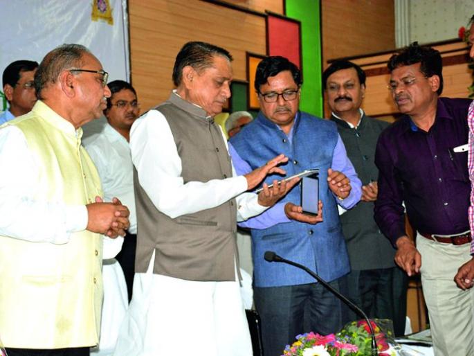 To set up movement in the state for control of bottlenecks - Agriculture Minister | बोंडअळी नियंत्रणासाठी राज्यात चळवळ उभारणार - कृषी मंत्री To set up movement in the state for control of bottlenecks - Agriculture Minister | बोंडअळी नियंत्रणासाठी राज्यात चळवळ उभारणार - कृषी मंत्री