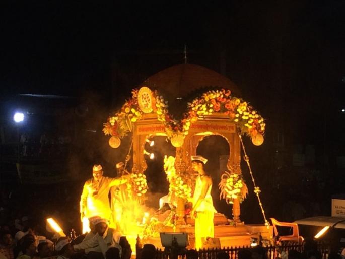 Pune: Bhausaheb Rangari Board rejects the honor of Municipal corporation, activists of the Mandal went out | पुणे: भाऊसाहेब रंगारी मंडळाने नाकारला महापालिकेचा सन्मान, मंडळाचे कार्यकर्ते गेले निघून Pune: Bhausaheb Rangari Board rejects the honor of Municipal corporation, activists of the Mandal went out | पुणे: भाऊसाहेब रंगारी मंडळाने नाकारला महापालिकेचा सन्मान, मंडळाचे कार्यकर्ते गेले निघून