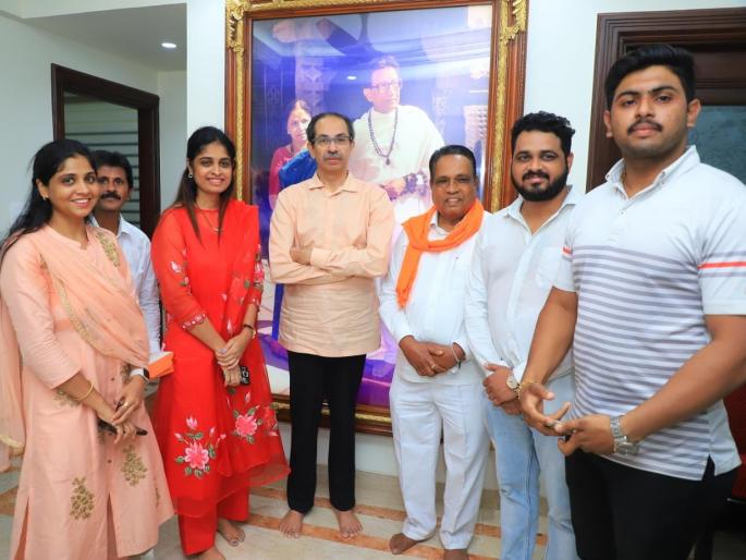 uddhav thackeray slams shinde group and bjp while former mp bhausaheb wakchaure enter in thackeray group at matoshree | “पापी लोक शिवसेना संपवायला निघालेत, शिवसैनिक बदला घेतल्याशिवाय राहणार नाही”: उद्धव ठाकरे uddhav thackeray slams shinde group and bjp while former mp bhausaheb wakchaure enter in thackeray group at matoshree | “पापी लोक शिवसेना संपवायला निघालेत, शिवसैनिक बदला घेतल्याशिवाय राहणार नाही”: उद्धव ठाकरे