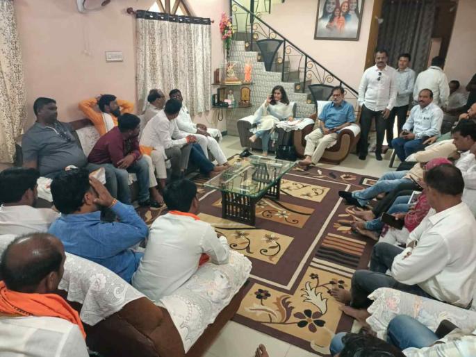 Shiv Sena Eknath Shinde faction MP Bhavana Gawali starts promoting herself as Candidate of NDA for Lok Sabha Election 2024 | भावना गवळी म्हणाल्या- 'मीच उमेदवार'; पदाधिकाऱ्यांची बैठक घेत कामाला लागण्याचे निर्देश Shiv Sena Eknath Shinde faction MP Bhavana Gawali starts promoting herself as Candidate of NDA for Lok Sabha Election 2024 | भावना गवळी म्हणाल्या- 'मीच उमेदवार'; पदाधिकाऱ्यांची बैठक घेत कामाला लागण्याचे निर्देश