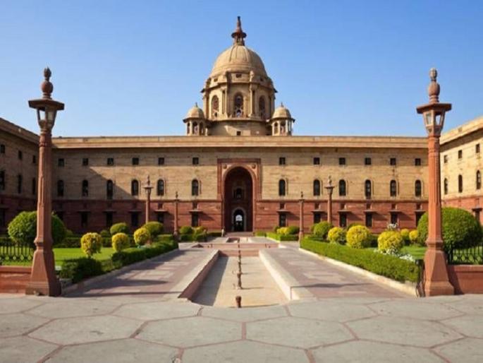Serious mistake in security of Rashtrapati Bhavan, drunken boy and girl entered, police arrested | राष्ट्रपती भवनाच्या सुरक्षेत गंभीर चुक, मद्यधुंद अवस्थेत मुलगा-मुलगी घुसले आणि... Serious mistake in security of Rashtrapati Bhavan, drunken boy and girl entered, police arrested | राष्ट्रपती भवनाच्या सुरक्षेत गंभीर चुक, मद्यधुंद अवस्थेत मुलगा-मुलगी घुसले आणि...