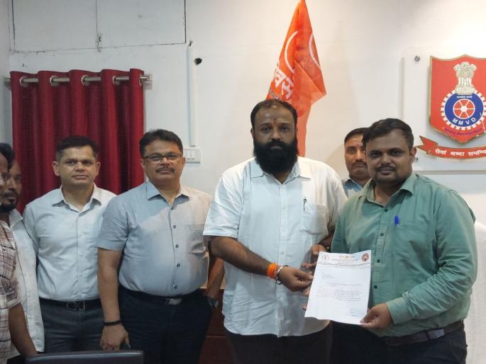 The fine of Rs 50 per day should be abolished | दर दिवसाला आकारला जाणारा ५० रुपयांचा दंड रद्द करण्यात यावा The fine of Rs 50 per day should be abolished | दर दिवसाला आकारला जाणारा ५० रुपयांचा दंड रद्द करण्यात यावा