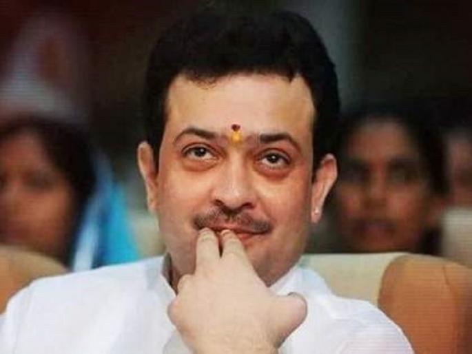 The plot was hatched to make bhaiyyuji maharaj mentally ill whatsapp chat camein front | भय्यूजी महाराजांना मनोरुग्ण बनविण्याचा पलकने रचला होता कट