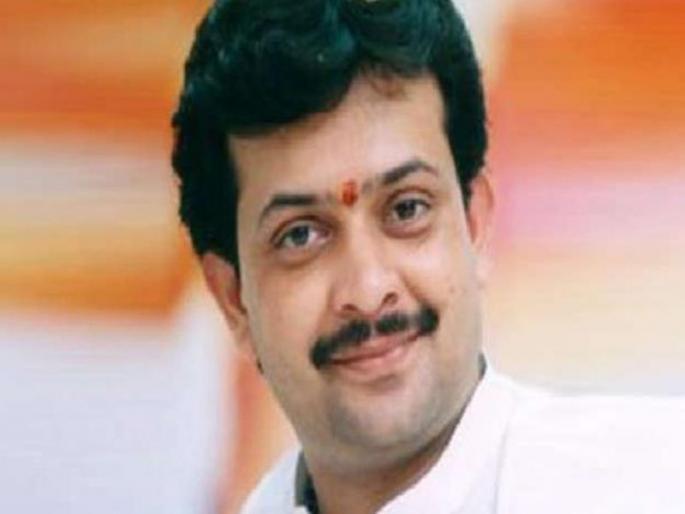 5 tweets of bhayyuji maharaj before committing suicide | Bhaiyyuji Maharaj suicide : आत्महत्येच्या तासभरआधी भय्यू महाराजांनी लागोपाठ केली होती 5 ट्विट 5 tweets of bhayyuji maharaj before committing suicide | Bhaiyyuji Maharaj suicide : आत्महत्येच्या तासभरआधी भय्यू महाराजांनी लागोपाठ केली होती 5 ट्विट