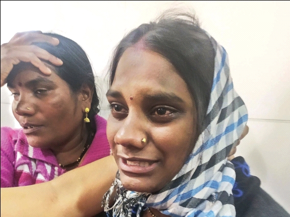 Mother's cry across the ocean | भंडाऱ्यातील मातांचा आक्रोश सातासमुद्रापार Mother's cry across the ocean | भंडाऱ्यातील मातांचा आक्रोश सातासमुद्रापार