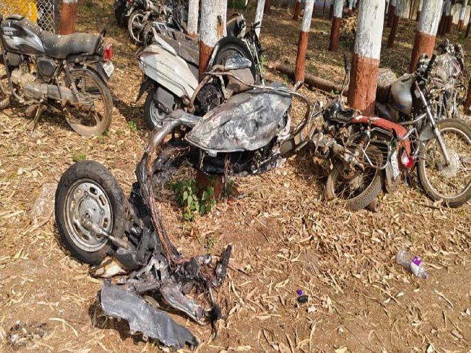 Fighting between two groups in Bhendwade in Kolhapur, Beating the former president of Rajaram Factory | कोल्हापुरातील भेंडवडेत दोन गटांत मारामारी, शस्त्राचा वापर; राजाराम कारखान्याच्या माजी अध्यक्षांना मारहाण Fighting between two groups in Bhendwade in Kolhapur, Beating the former president of Rajaram Factory | कोल्हापुरातील भेंडवडेत दोन गटांत मारामारी, शस्त्राचा वापर; राजाराम कारखान्याच्या माजी अध्यक्षांना मारहाण