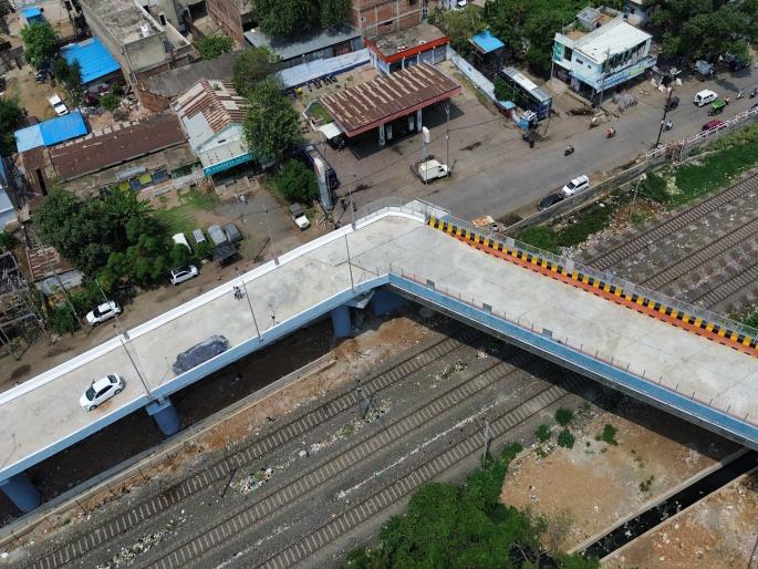 MP News: overbridge in Madhya Pradesh trolls on social media, now the administration has taken a big decision | मध्य प्रदेशातील काटकोन ओव्हरब्रिज; सोशल मीडियावर ट्रोल, आता प्रशासनाने घेतला मोठा निर्णय MP News: overbridge in Madhya Pradesh trolls on social media, now the administration has taken a big decision | मध्य प्रदेशातील काटकोन ओव्हरब्रिज; सोशल मीडियावर ट्रोल, आता प्रशासनाने घेतला मोठा निर्णय