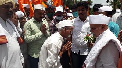 Just the feeling behind the visit, no other color! : Bandatatya Karhadkar | भेटीमागे केवळ भावना, दुसरा कसलाही रंग नाही! : बंडातात्या कऱ्हाडकर