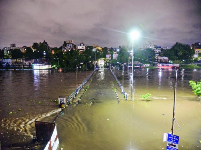 21,000 cusecs water left from the khadakwasla dam | खडकवासल्यातून २१ हजार क्युसेक्सने विसर्ग 21,000 cusecs water left from the khadakwasla dam | खडकवासल्यातून २१ हजार क्युसेक्सने विसर्ग