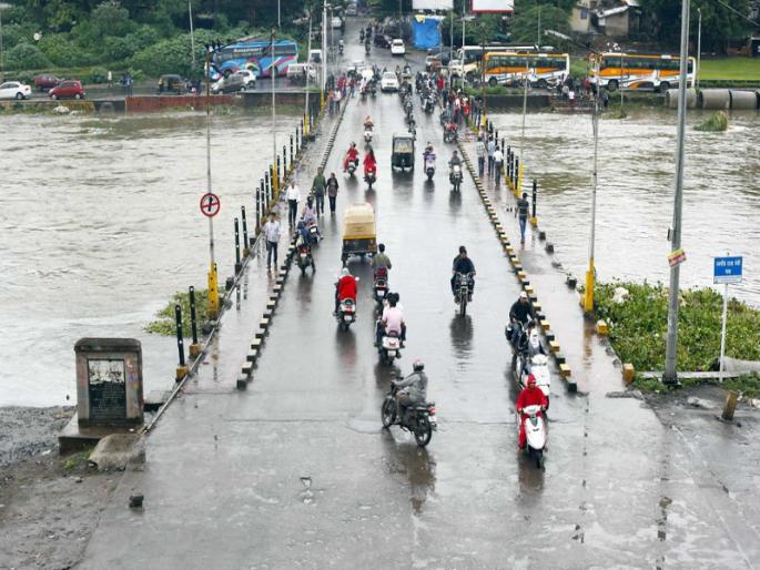 Did the baba bhide bridge go under water Pune citizens will not have any problem Because the bridge will be removed | पावसाळ्यात भिडे पूल पाण्याखाली गेला का? पुणेकरांना प्रश्नच नाही पडणार; कारण पूल काढण्यात येणार Did the baba bhide bridge go under water Pune citizens will not have any problem Because the bridge will be removed | पावसाळ्यात भिडे पूल पाण्याखाली गेला का? पुणेकरांना प्रश्नच नाही पडणार; कारण पूल काढण्यात येणार
