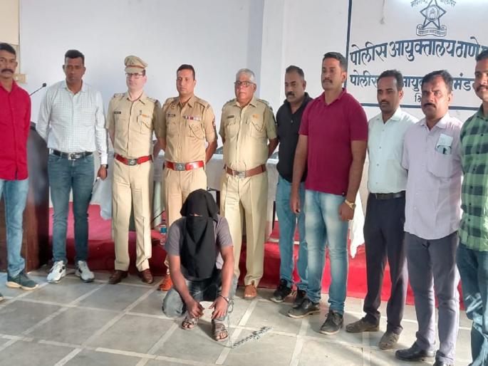 police traced thief from an empty water bottle, who stole clothes worth Rs 99 lakh | रिकाम्या पाण्याच्या बाटलीवरुन पोलिसांनी काढला ९९ लाख रुपयांचा कपडा चोरी करणाऱ्या चोरट्याचा माग police traced thief from an empty water bottle, who stole clothes worth Rs 99 lakh | रिकाम्या पाण्याच्या बाटलीवरुन पोलिसांनी काढला ९९ लाख रुपयांचा कपडा चोरी करणाऱ्या चोरट्याचा माग