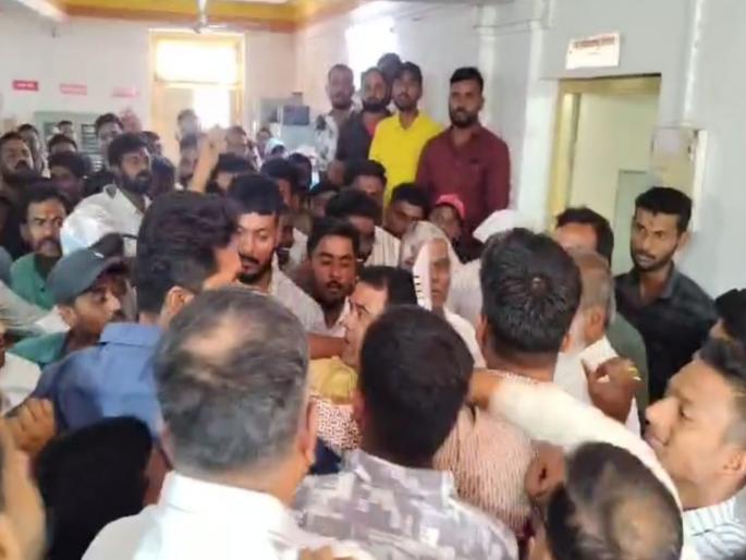 Indapur taluka Chaos in Gram Sabha during Bhigwan Yatra festival; Senior citizen beaten up, video goes viral | भिगवण यात्रा उत्सवाच्या ग्रामसभेत गोंधळ; जेष्ठ नागरिकाला मारहाण, व्हिडिओ व्हायरल Indapur taluka Chaos in Gram Sabha during Bhigwan Yatra festival; Senior citizen beaten up, video goes viral | भिगवण यात्रा उत्सवाच्या ग्रामसभेत गोंधळ; जेष्ठ नागरिकाला मारहाण, व्हिडिओ व्हायरल