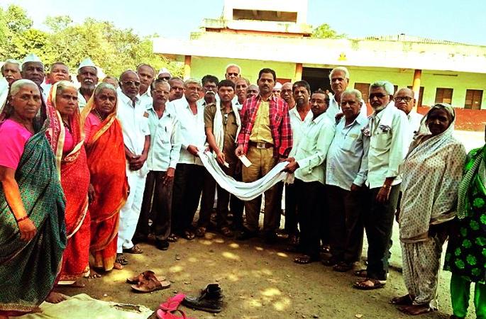 Jalgaon Jamod taluka's pensioners 'Bhik Mango' movement! | जळगाव जामोद तालुक्यातील पेन्शनधारकांचे ‘भीक मांगो’ आंदोलन!