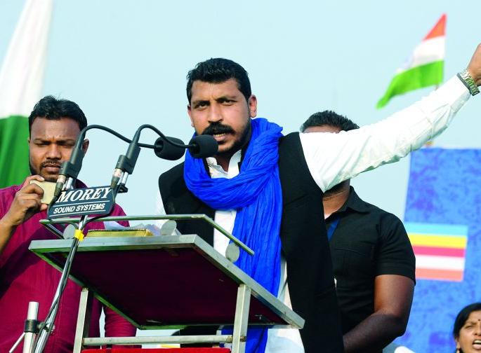 Constitution connects people, Manusmriti divides : criticism of Bhim Army president Chandrasekhar Azad | संविधान लोकांना जोडते, मनुस्मृती विभाजन करते - चंद्रशेखर आझाद Constitution connects people, Manusmriti divides : criticism of Bhim Army president Chandrasekhar Azad | संविधान लोकांना जोडते, मनुस्मृती विभाजन करते - चंद्रशेखर आझाद