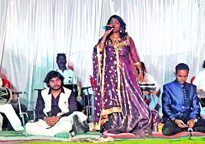 Yavala's focus on Bhimgit's program | यावलला भीमगीतांच्या कार्यक्रमाने वेधले लक्ष Yavala's focus on Bhimgit's program | यावलला भीमगीतांच्या कार्यक्रमाने वेधले लक्ष